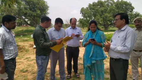 जिले में आयुक्त ईजीएस स्वर्णकार ने नरेगा कार्यों का किया निरीक्षण