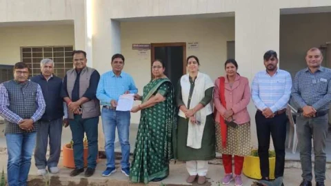 दानदाताओं ने विद्यालय के विकास के लिए दिए 1लाख 25हजार रुपए