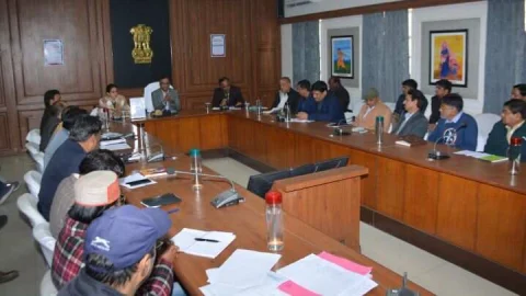 पुलिस प्रशासन चाईनिज मांझे की ब्रिकी करने वाले बडे व्यापारियों, विक्रेताओं के विरूद्ध छापामार कार्यवाही करे -जिला कलेक्टर