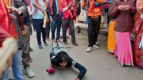 कनक दण्डवत के सहारे जा रहे श्याम भक्त का कई जगह हुआ स्वागत