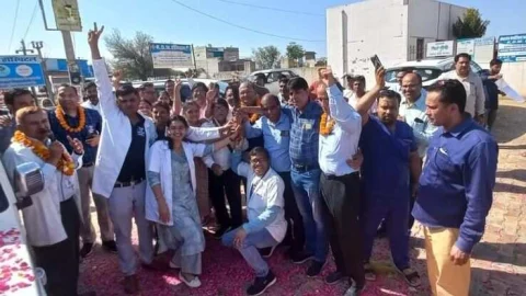 ऑल राजस्थान चिकित्सक संघर्ष समिति झुंझुनू द्वारा विशाल मशाल रैली का आयोजन