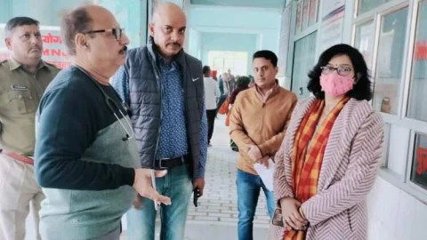 अस्पताल की व्यवस्थाओं को रखें दुरुस्त, रहें सतर्क – अभिलाषा