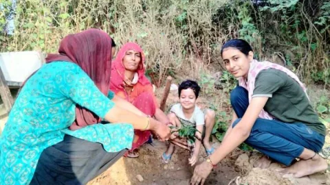 कमूल एक सहारा एनजीओ पौधारोपण में निभा रहा है महत्वपूर्ण भूमिका
