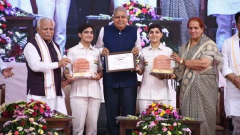 भारत के उपराष्ट्रपति जगदीप धनखड़ ने क्यामसरिया बहनों को किया सम्मानित