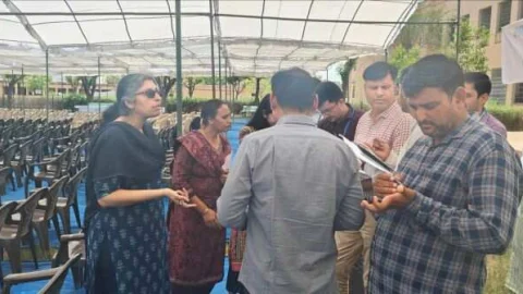 जिला निर्वाचन अधिकारी ने देखी मोतीलाल कॉलेज की व्यवस्थाएं