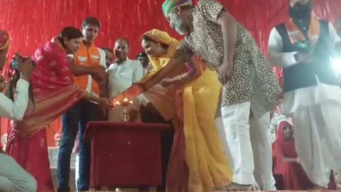 भाजपा प्रत्याशी देवेंद्र झाझडिया ने की होलिका दहन पर पूजा अर्चना