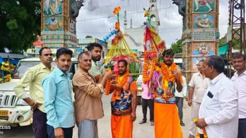 हरिद्वार से कावड़ लेकर आए कावड़ियों का शाकंभरी गेट पर भव्य स्वागत