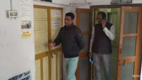 चिड़ावा में नगरपालिका कार्मिक को 17 सीसीए के तहत चार्जशीट