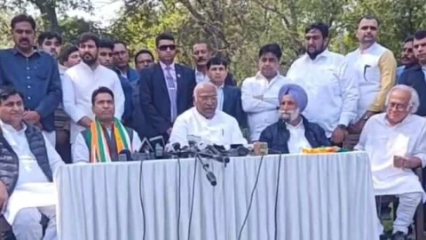 बीजेपी सांसद राहुल कस्वां कांग्रेस में शामिल, कहा – सामंतवादी सोच आगे बढती जा रही थी