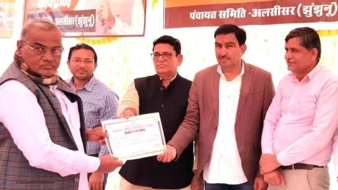 ढूकिया ने सोनासर में लाभार्थियों का किया सम्मान