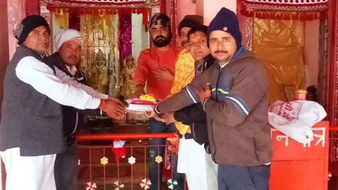 श्री बालाजी धाम बदनगढ़ में पहुंचे अयोध्या से पीले चावल और निमंत्रण पत्र