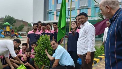 प्रिंस इंटरनेशल स्कूल में हरियाली तीज पर मुख्यमंत्री वृक्षारोपण महाभियान के अन्तर्गत किया पौधारोपण