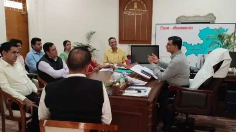 विवाद एवं शिकायत निवारण तंत्र की जिला स्तरीय समिति की बैठक