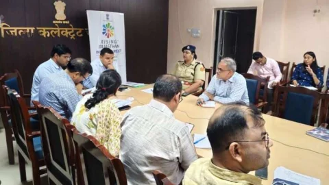 कब तक समझाइश करते रहेंगे, कचरा फैलाने वालों पर लगाएं पैनेल्टी – जिला कलक्टर