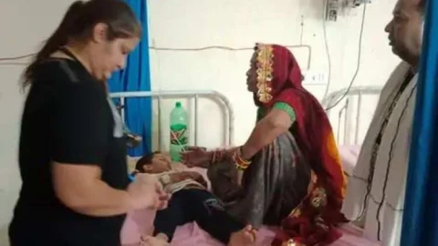 कार पलटने से दादा की मौत, पोता और ड्राइवर घायल