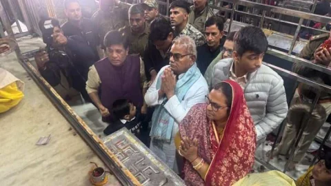 शिक्षामंत्री ने किए बाबा श्याम के दर्शन