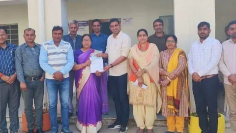 कुहाड़वास स्कूल में जनसहयोग से होंगे एक लाख के विकास कार्य