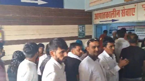 गौसेवक व परेशान मरीजों ने किया जमकर प्रदर्शन