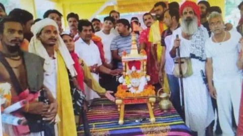 बाबा मालकेतु की 24 कोसीय परिक्रमा में हजारों श्रद्धालुओं ने की किरोड़ी घाटी की चढ़ाई