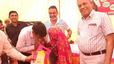 कलेक्टर कुड़ी का 85 वर्षीय दादी ने हाथोंहाथ काम करवाने पर किया लाड… और दिया आर्शीवाद