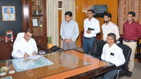सीकर में नवनियुक्त जिला कलेक्टर मुकुल शर्मा ने किया पदभार ग्रहण