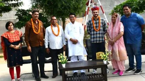 न्यू राजस्थान के पूर्व छात्र ‘‘राहुल कुल्हरी का फ्लांईग ऑफिसर पद पर चयन