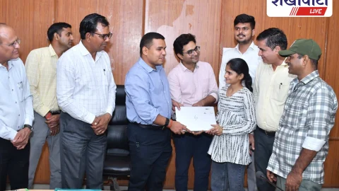 Churu News: चूरू में 10 होनहार विद्यार्थियों को मिले लैपटॉप