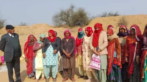 जिला परिषद लोकपाल ने रिजाणी में नरेगा कार्य का किया निरीक्षण