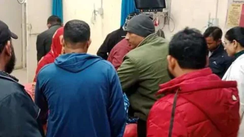 सड़क हादसे में 5 स्कूली बच्चे सहित 6 घायल