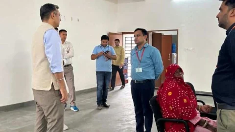 क्षेत्रीय पासपोर्ट अधिकारी जयपुर देव ने सीकर एवं झुंझुनू कार्यालयों का किया निरीक्षण