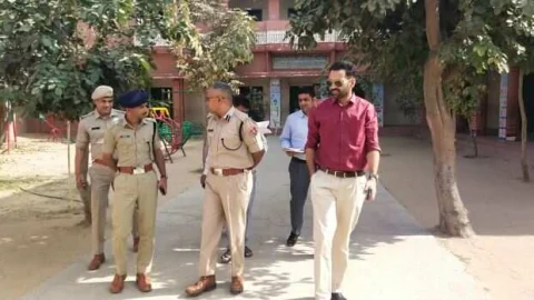 जिला निर्वाचन अधिकारी एवं पुलिस अधीक्षक ने किया संवेदनशील मतदान केंद्रों का निरीक्षण