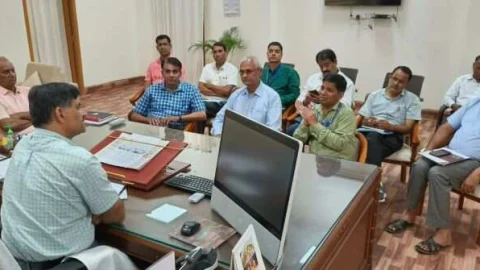 शिक्षा विभाग ( कॉलेज एवं स्कूल ) की मासिक समीक्षा बैठक