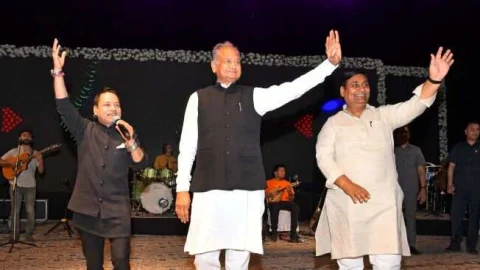 शेखावाटी उत्सव के समापन समारोह में पहुंचे मुख्यमंत्री