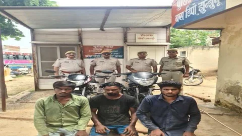 मोटरसाईकिल चोरी के तीन आरोपी गिरफतार व दो मोटरसाईकिल बरामद