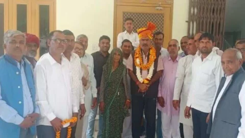 विधायक वीरेंद्रसिंह के आवास पर ग्रामीणों ने किया सम्मान