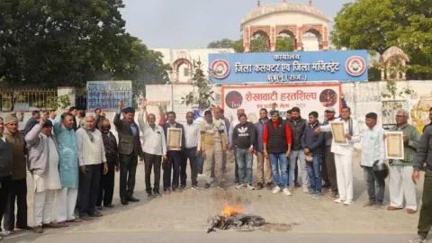गृहमंत्री अमित शाह मांगे माफ़ी नहीं तो करेंगे आंदोलन, राष्ट्रपति के नाम जिला कलेक्टर को ज्ञापन