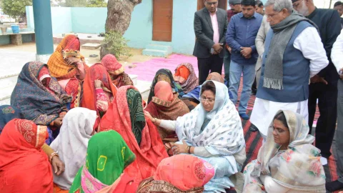 पूरा समय देती है सीकर प्रभारी मंत्री : रावत ने अंगदान करने वाले अशोक सैनी के घर जाकर दी श्रद्धांजलि