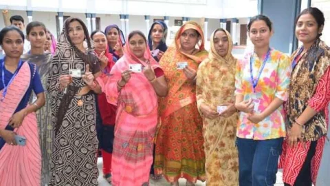 चूरू में उत्साह के साथ मतदाताओं ने डाले वोट