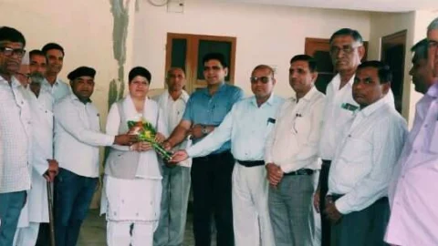 श्यामपूरा से सागासी रोड़ स्वीकृत करवाने पर विधायक रीटा चौधरी किया सम्मान