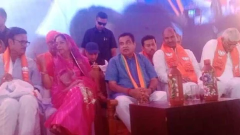 स्वर्गीय भैरोंसिंह शेखावत के जन्म शताब्दी समारोह में केंद्रीय मंत्री नितिन गडकरी ने की शिरकत