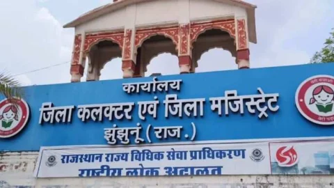 अरूंधती राय को युएपीए के तहत फंसाने का विरोध, दिया ज्ञापन