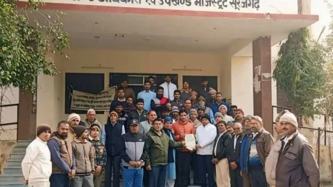 भापर को नई ग्राम पंचायत बनाने को लेकर उपखण्ड अधिकारी सूरजगढ़ को दिया ज्ञापन