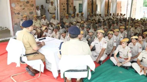 झुंझुनू पुलिस अधीक्षक ने पुलिस लाईन में ली संपर्क सभा