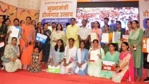 मुख्यमंत्री ने बांटे नियुक्ति -पत्र, कहा- सभी विभागों के रिक्त पदों पर कराएंगे भर्ती