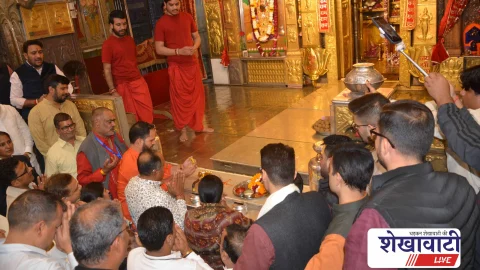 सालासर बालाजी मंदिर में दिल्ली मुख्यमंत्री रेखा गुप्ता ने लगाई धोक