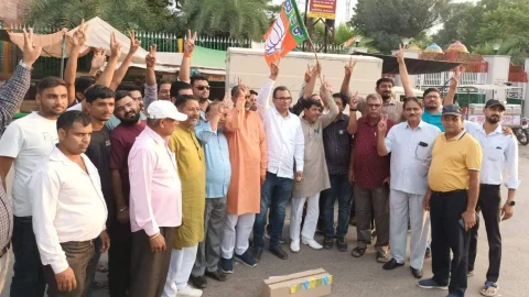 मुख्यमंत्री नायब सिंह सैनी के नेतृत्व में भाजपा की सफलता पर डॉ कमल चंद सैनी की अगुवाई में मनाया जश्न