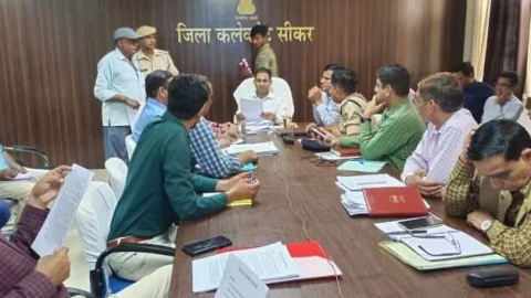 आमजन की समस्याओं का निस्तारण शीघ्र करें – जिला कलेक्टर