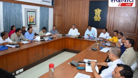 Sikar News: प्रभारी मंत्री ने ली जनकल्याणकारी योजनाओं की समीक्षा बैठक