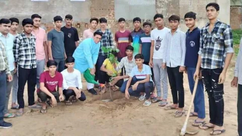 वृक्षारोपण महज आंकड़ों का नहीं बेहतर भविष्य का अभियान है – ढूकिया