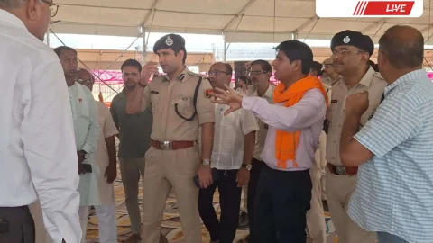 कथा स्थल का एसपी जय यादव व एडीएम मंगलाराम ने व्यवस्थाओं का लिया जायजा